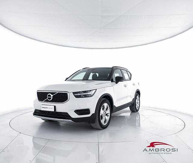 Volvo XC40 D3 Momentum - AUTOCARRO N1