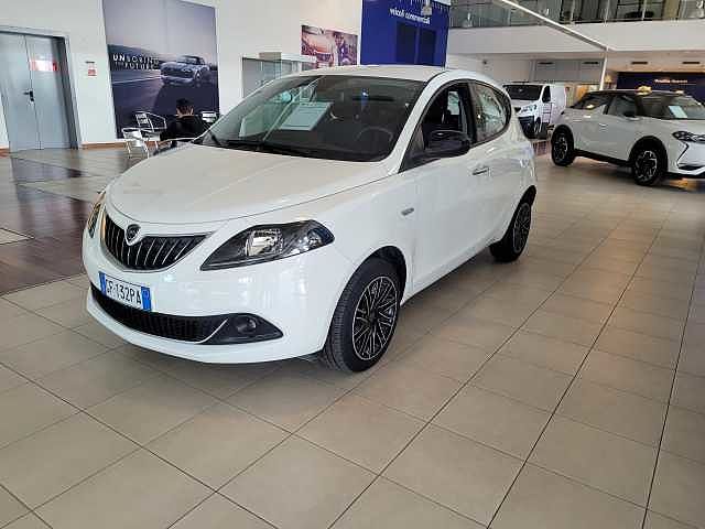 Lancia Ypsilon 3ª serie 1.0 FireFly 5 porte S&S Hybrid Ecochic Silver