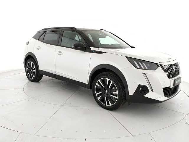Peugeot 2008 motore elettrico 136 CV GT Pack | bianco perla ed alcantara