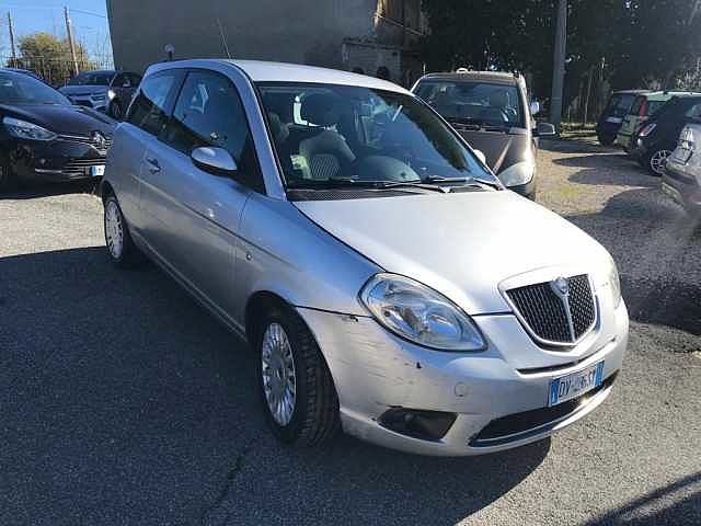 Lancia Ypsilon 1.2Benz. Argento da Gruppo Euro.car