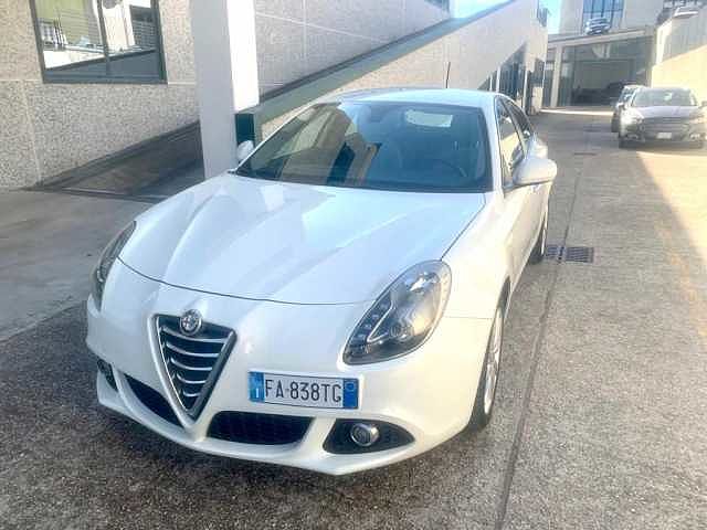 Alfa Romeo Distinctive 1.6 JTDm da Gruppo Euro.car