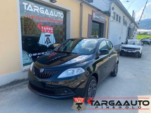 Lancia Ypsilon 1.0 FireFly 5 porte S&S Hybrid Silver
